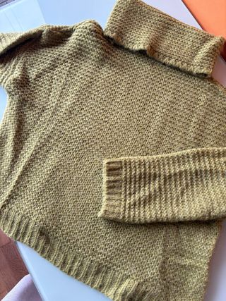 Jersey cuello alto verde oliva