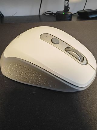 Ratón inalámbrico Trust gris y blanco