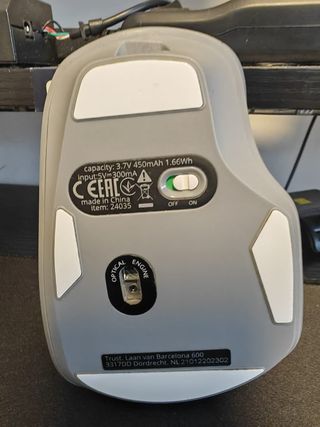 Ratón inalámbrico Trust gris y blanco