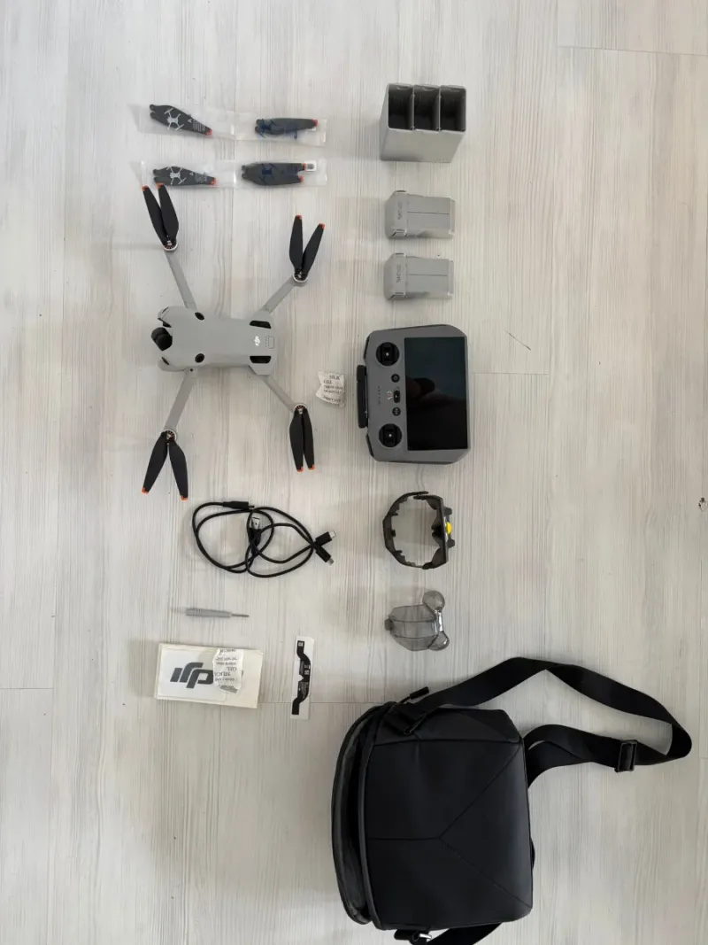 DJI Mini 4 Pro Fly More Combo