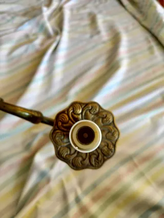 Lámpara de techo dorada con cristales