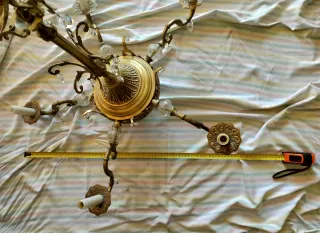 Lámpara de techo dorada con cristales