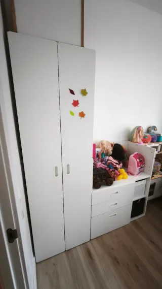 Armario y cajonera Smastad Ikea blanco