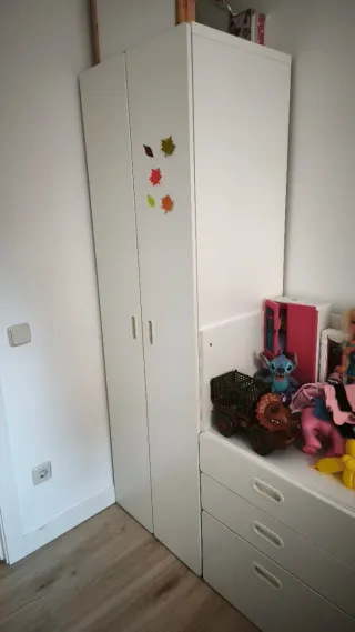 Armario y cajonera Smastad Ikea blanco