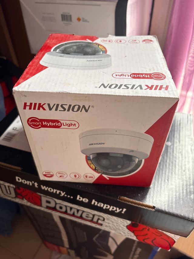 Cámara Hikvision DS-2CD1743G2-LIZSU