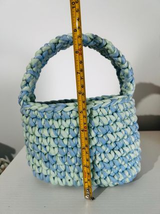 Bolso tejido a crochet azul y verde