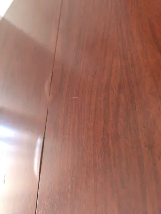 Mesa de comedor redonda de madera