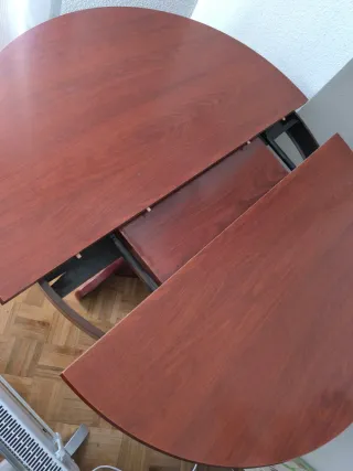 Mesa de comedor redonda de madera