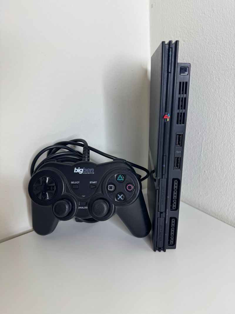 PlayStation 2 Slim afbeelding 2