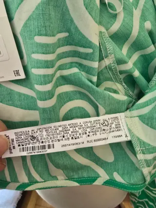 Blusa crop asimmetrica Zara verde