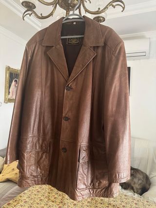 Chaqueta de piel marrón