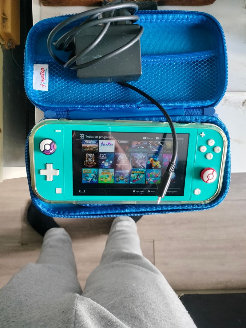 Nintendo Switch Lite Verde con funda