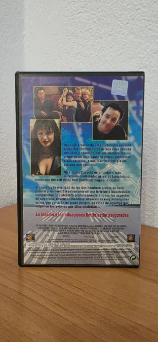 2 Películas VHS: Tres Fugitivos y Fuera de Control