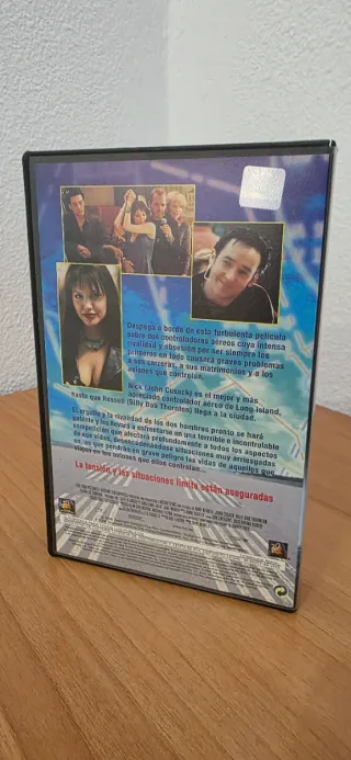 2 Películas VHS: Tres Fugitivos y Fuera de Control