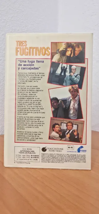 2 Películas VHS: Tres Fugitivos y Fuera de Control