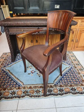 Sillón Clásico Madera y Cuero