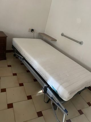 Cama articulada hospitalaria con colchon ortopedic