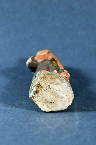 FIGURA ANTIGUA EN BARRO DE MÚSICO CON FLAUTA.
