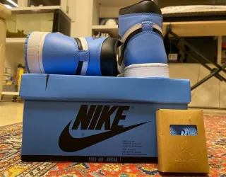 Jordan 1 High OG University Blue Talla 44