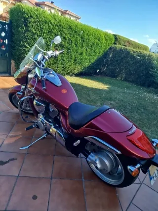 Suzuki Intruder 1800 Rojo Granate