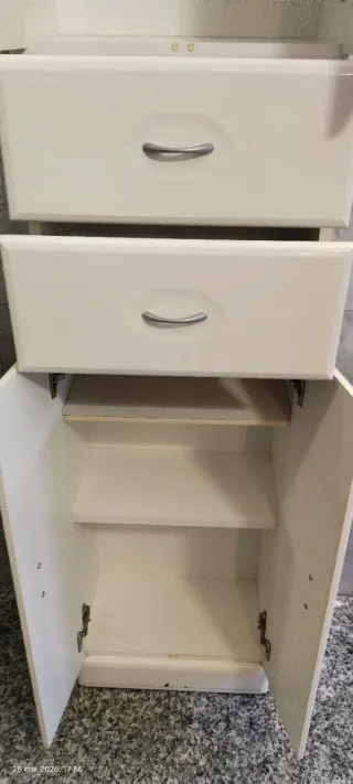 Armario de baño blanco