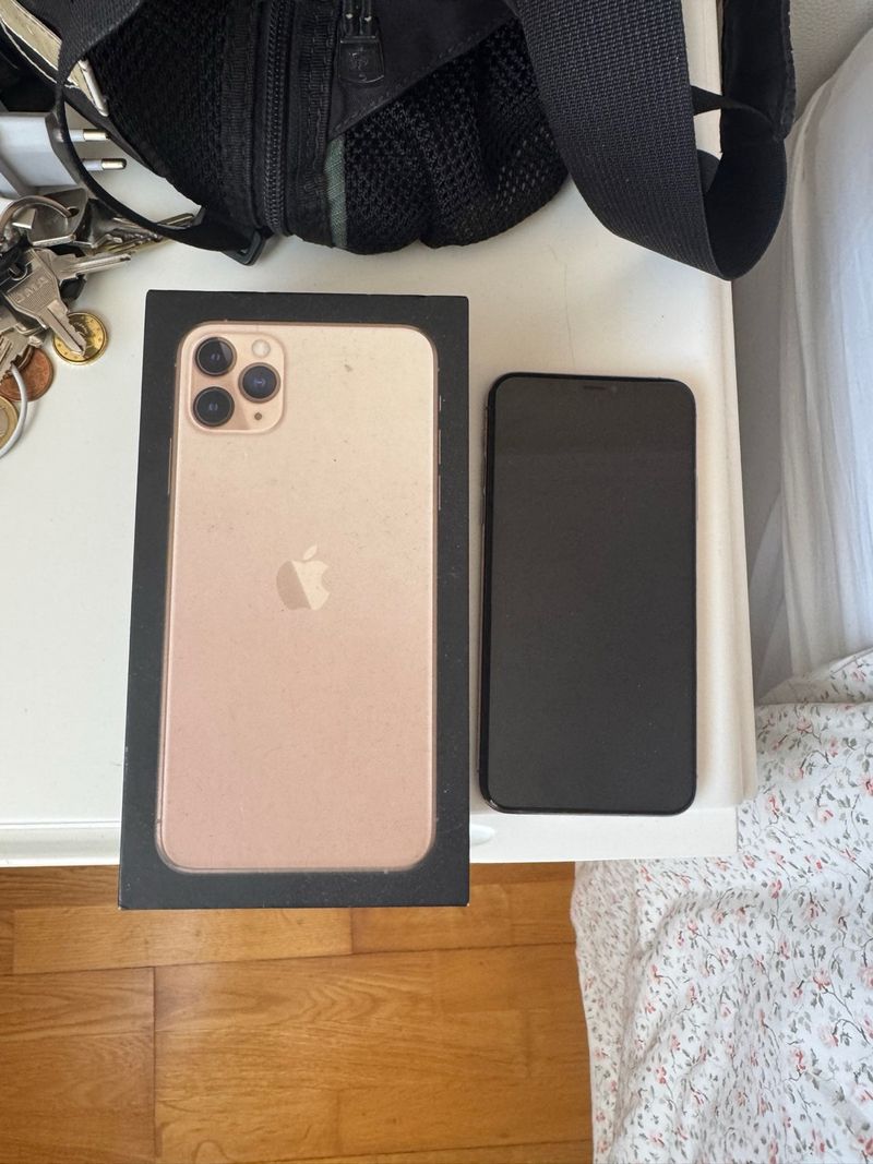 iPhone 11 Pro Max 64GB Dorado