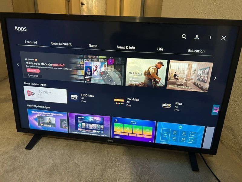 LG 32" 2023 Smart TV Como Nueva afbeelding 3