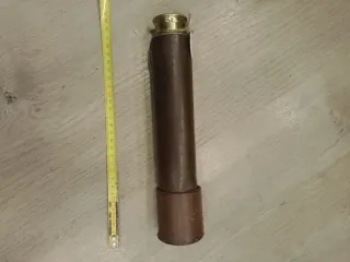 Catalejo de metal con funda de cuero