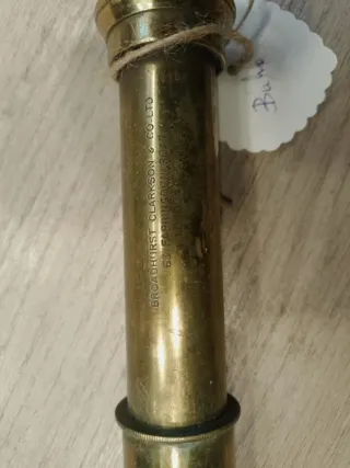 Catalejo de metal con funda de cuero