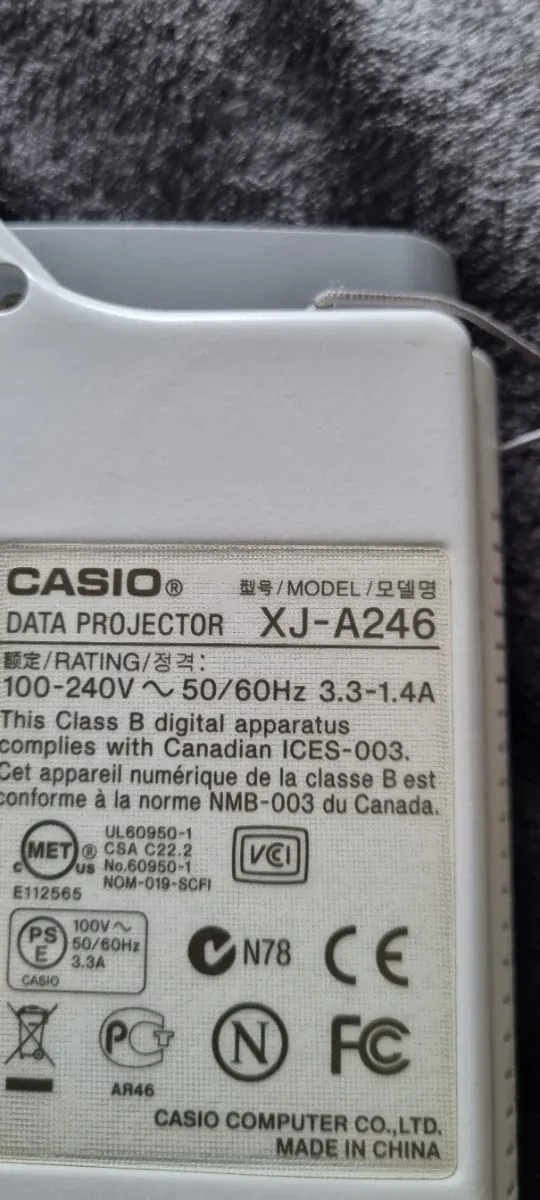 Proyector Casio XJ-A246 con mando y cables afbeelding 7