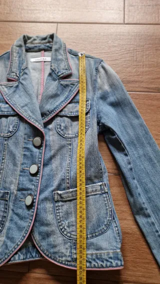 Cazadora vaquera Zara con ribete rosa