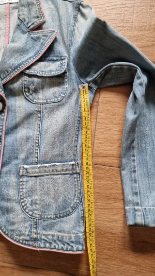 Cazadora vaquera Zara con ribete rosa