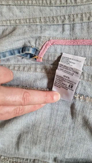 Cazadora vaquera Zara con ribete rosa