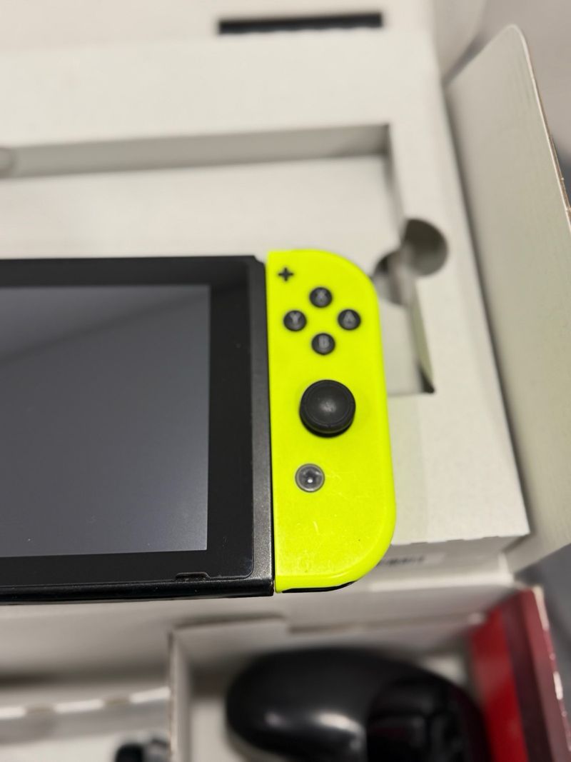 Nintendo Switch V2 - Excelente estado afbeelding 7
