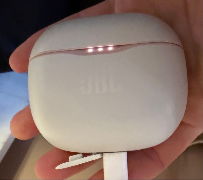 Auriculares Inalámbricos JBL Rosa y Blanco