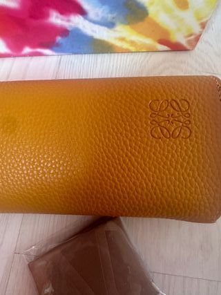 Funda gafas piel Loewe amarilla
