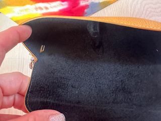 Funda gafas piel Loewe amarilla