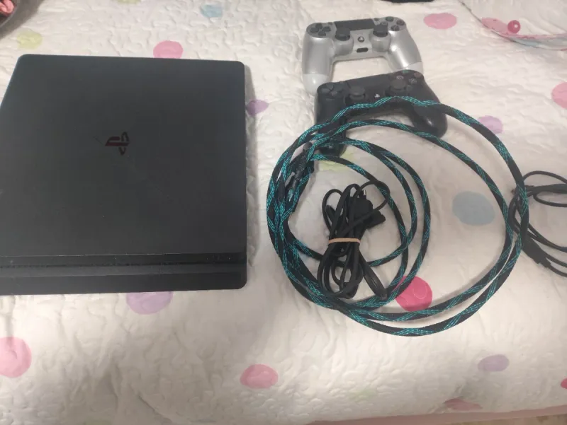 Consola PS4 Slim Negra 500GB