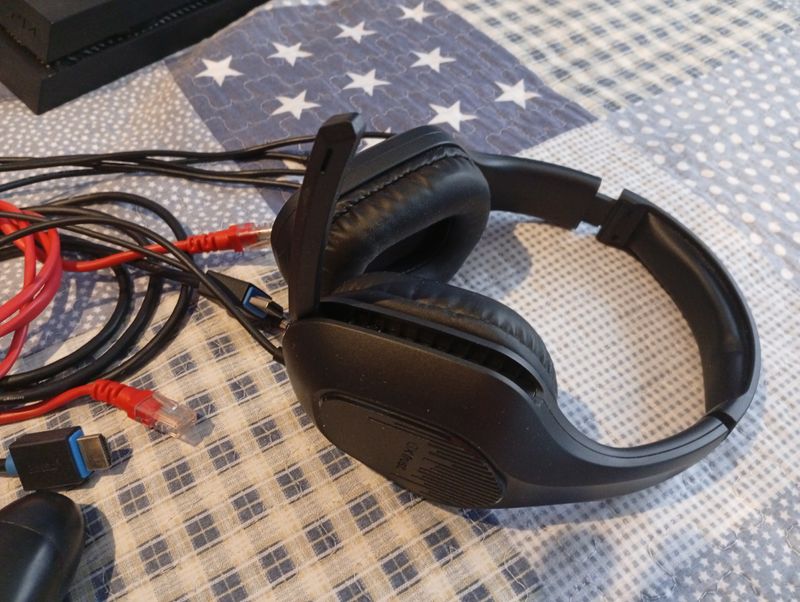 PS4 (PlayStation 4) Negra + Mando y Cascos afbeelding 4