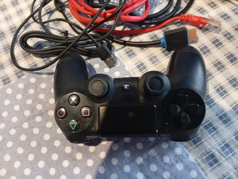 PS4 (PlayStation 4) Negra + Mando y Cascos afbeelding 3