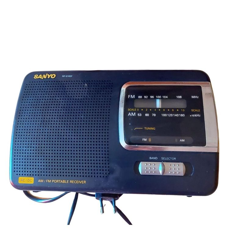 Radio Sanyo AM/FM Portátil RP-6165F