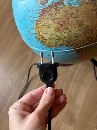 Globo terráqueo con luz