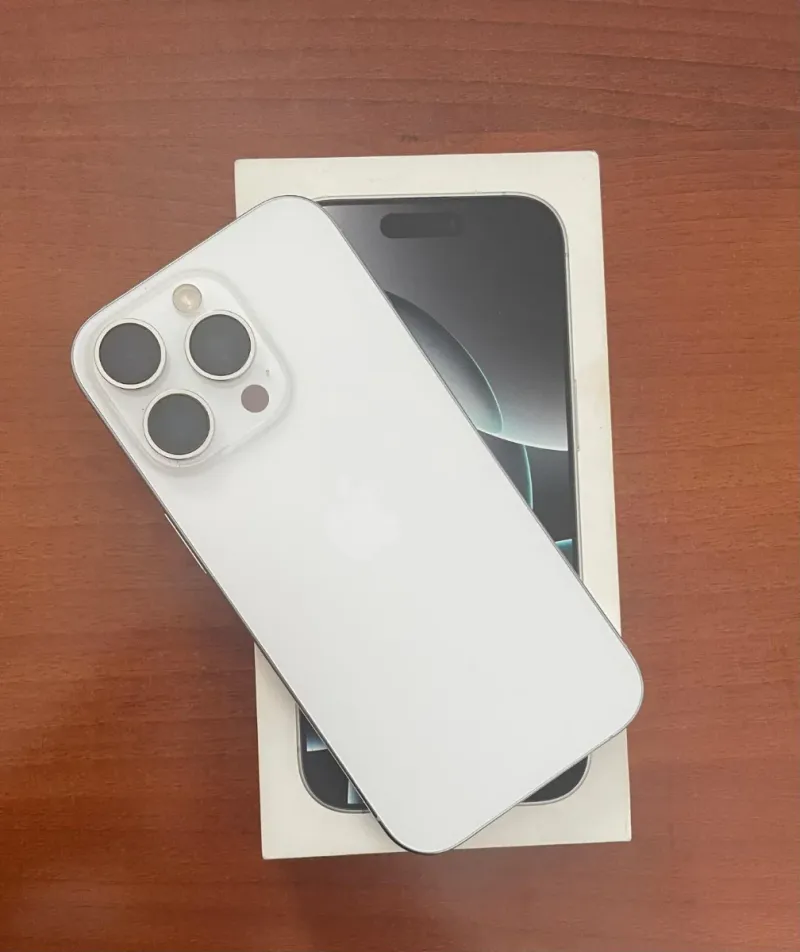 iPhone 16 Pro Titanio Blanco afbeelding 2