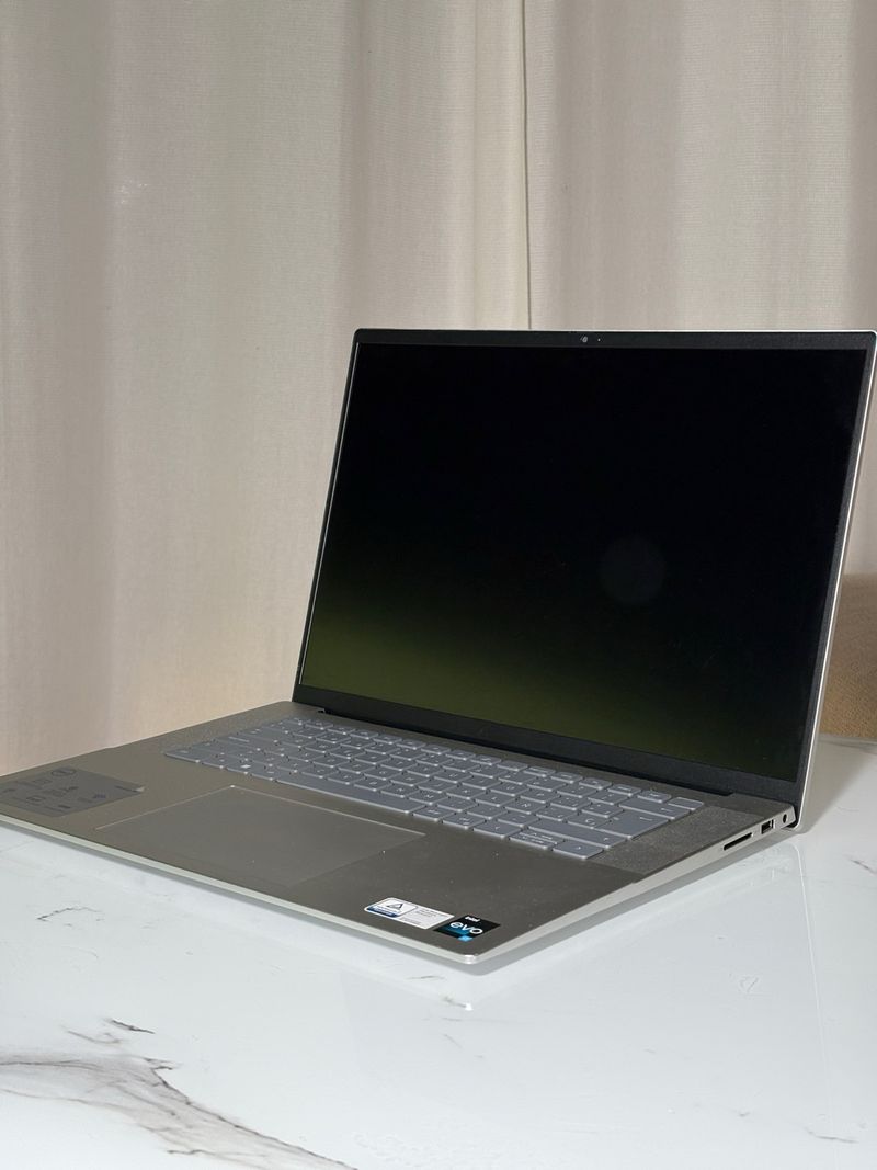 Dell Inspiron 16 i7 Plata
