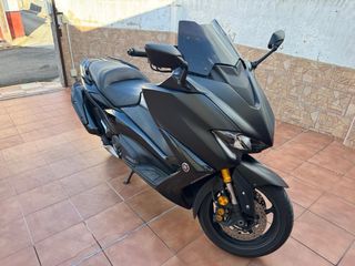 Yamaha T-Max Negra