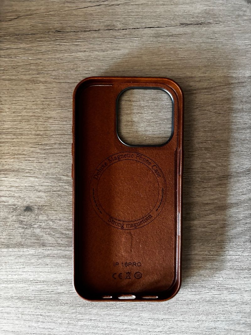 Funda móvil efecto piel marrón Iphone 16 Pro afbeelding 2