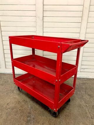 Carro industrial vintage mecánico rojo