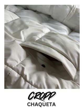 Chaqueta Cropp Puffer Beige y Negra