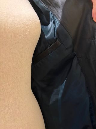 Levita de piel negra Talla S