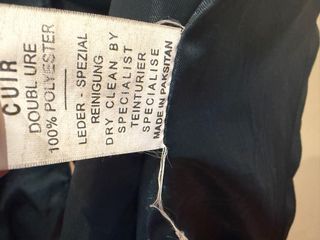 Levita de piel negra Talla S